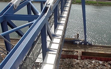 Grue à portique de manutention de ferraille