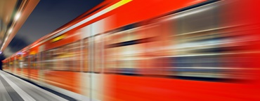 Train quittant le quai