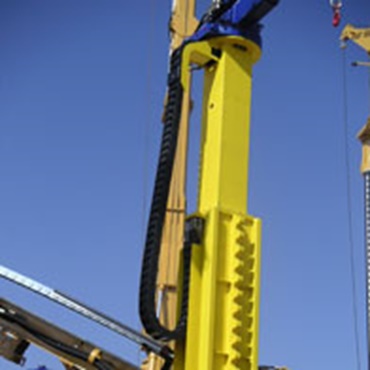Hanging installation in a construction machine