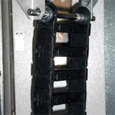 E4.1 lors d'un test de traction à l'aide d'une machine d'essai de matériaux Zwick