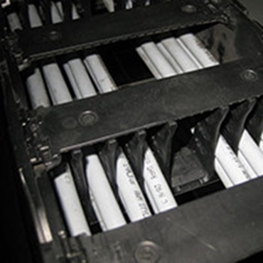 Les entretoises ouvrables en plastique contribuent à augmenter la durée de vie des câbles