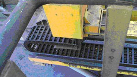 Système de chaînes porte-câbles pour le guidage de l'énergie