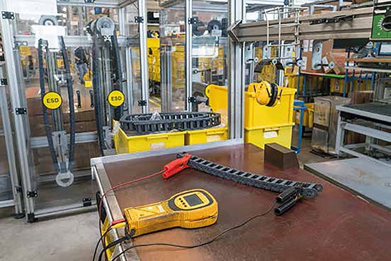 Test ESD dans le laboratoire igus