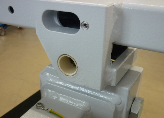 Les paliers lisses en cotes spéciales sont emmanchés dans leur logement et permettent un réglage fiable et sûr de l'ergomètre. (Source : ergoline GmbH)