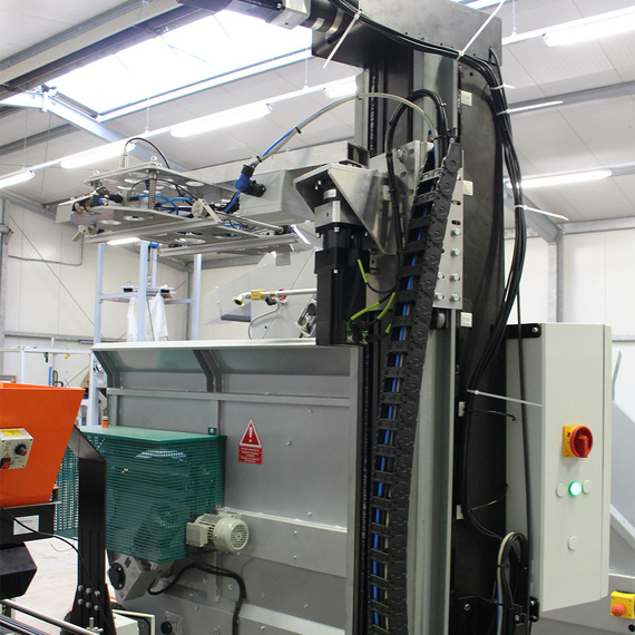 E4 energy chain on the robot arm