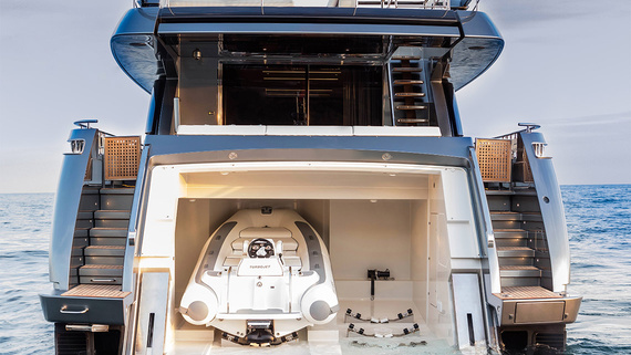Lift system for yachts