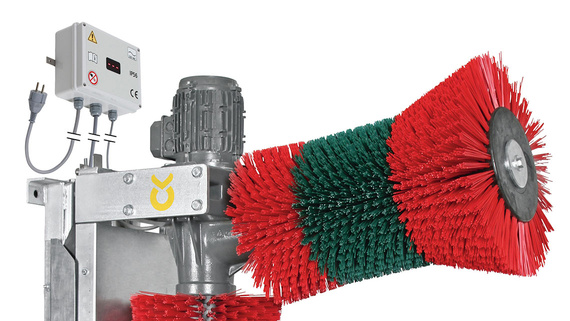 Cow cleaning machine