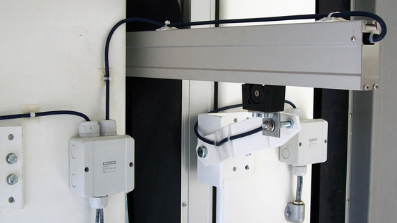 Safety bars on gate systems