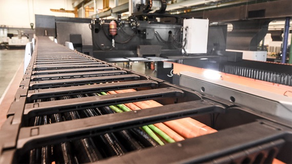 Chaîne porte-câbles et machine-outil