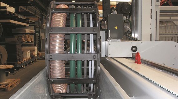 Energy chain with chainflex cables