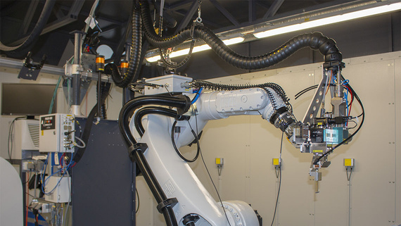 Chaîne porte-câbles dans une installation de soudage