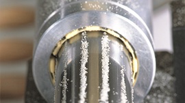 Unité à courroie crantée avec guidage à glissement