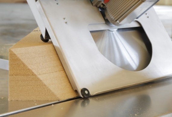 Protective hood of the saw unit