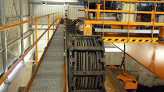 Energy chain with chainflex cables in the crane