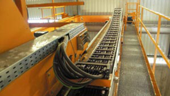 Energy chain in a crane