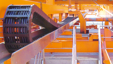 Chaînes porte-câbles à roulettes