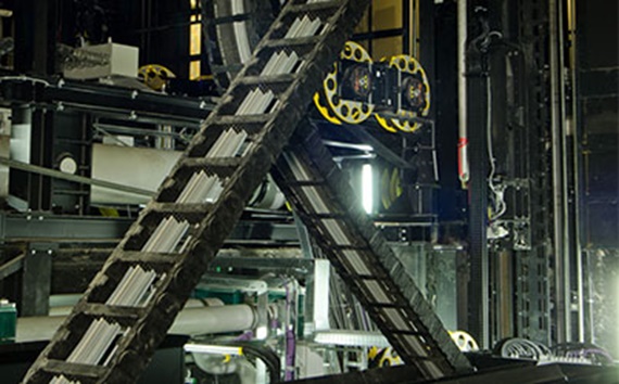 Système en zigzag dans un podium de scène