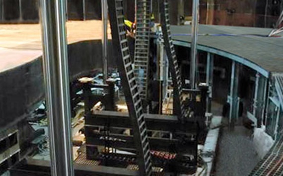 Système en zigzag dans le House of Dancing Water