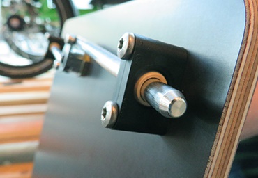 Paliers à semelle igubal dans le mécanisme de verrouillage d'un bac de transport