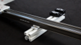 Attachment of linear axes by means of clamping elements