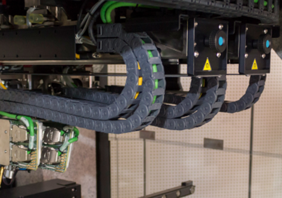 Chaînes porte-câbles en service avec composants ESD