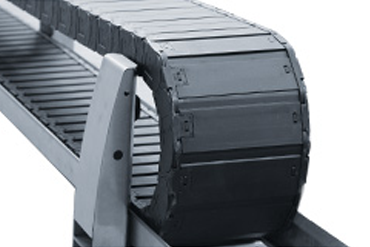 Chaînes porte-câbles pour le guidage horizontal de l'énergie