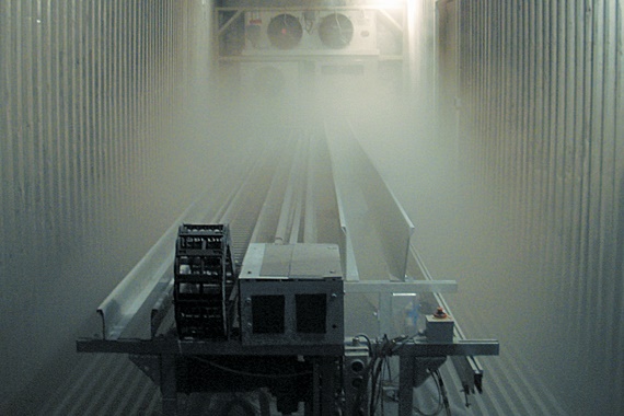 Chaîne porte-câbles en cours de test dans la chambre climatique