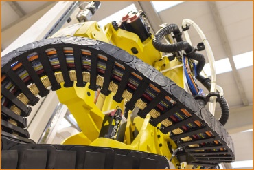 Chaînes porte-câbles pour mouvements en 3D et robots