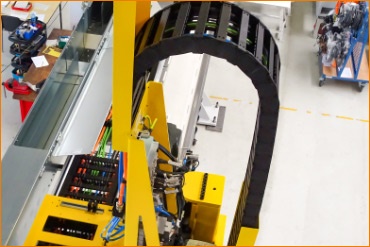 Chaînes porte-câbles pour mouvements verticaux