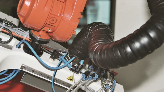 Plug connections in energy chain